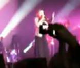Dorothée interprète  Ça donne envie  de chanter à Bercy, samedi 18 décembre.