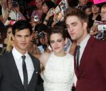 Les héros de  Twilight Chapitre 3: Hésitation , Taylor Lautner, Kristen Stewart et Robert Pattinson qui sortiront bientôt des poupées à leur effigie.