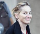 Sharon Stone porte bien ses 52 ans et n'a pas peur de sortir sans makeup 