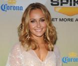Hayden Panettiere porte à merveille le sequin qui met en valeur sa ravissante chevelure blonde.