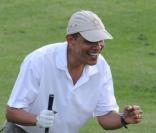 Barack Obama et ses amis Bobby Titcomb et Marty Nesbitt en plein golf, country Club de Kailua, le 28 décembre 2010