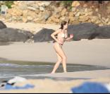 Stephanie Seymour à la plage à St-Barthelemy le 23 décembre 2010