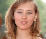 Isild Le Besco : Son amoureux, son fils, la douce actrice se dévoile !