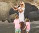 Victoria Silvstedt se prélasse sur la plage des Flamands, à Saint-Barth', le 27 décembre 2010