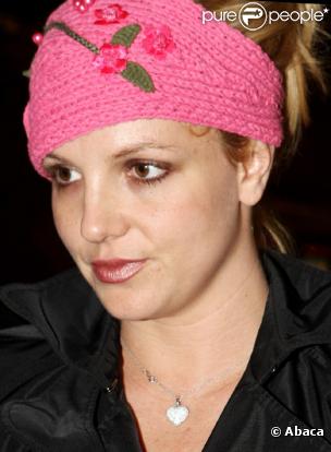Britney Spears sort d'un salon de manucure à Los Angeles, le 4 janvier 2011.