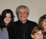  Le réalisateur Claude Lelouch reçoit la médaille Grand Vermeil, entouré de ses enfants, le 26 octobre dernier à Paris: Sachka, Salome, Chaya, Goaz, Stella, Simon et Chabaya. 
