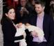 Le 14 janvier 2011, premier bain de foule et première pluie de flashs pour les jumeaux de Mary et Frederik de Danemark, alors âgés de 6 jours. Ils quittent la maternité du Rigshospitalet de Copenhague pour rejoindre le Palais.