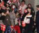 Le 14 janvier 2011, premier bain de foule et première pluie de flashs pour les jumeaux de Mary et Frederik de Danemark, alors âgés de 6 jours. Ils quittent la maternité du Rigshospitalet de Copenhague pour rejoindre le Palais.