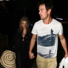 Fergie et son mari Josh Duhamel se rendent en ville pour un dîner à Ti Saint Barth à Saint Barthelémy le 2 janvier 2011