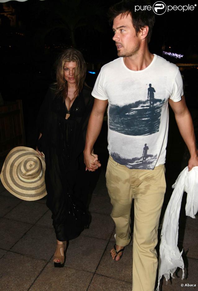 Fergie et son mari Josh Duhamel se rendent en ville pour un dîner à Ti Saint Barth à Saint Barthelémy le 2 janvier 2011