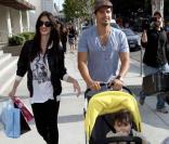 Paz Vega fait du shopping en famille, à Los Angeles, le 19/04/08