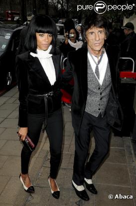Ronnie Wood et sa belle compagne lors d'une soirée londonienne le 26 janvier 2011 