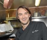 Cyril Lignac dans les cuisines de  Chez Castel  !  