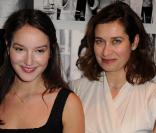Emmanuelle Devos et Anaïs Demoustier assistent à la soirée César des Révélations, à Paris, en janvier 2011.