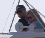 Avril Lavigne et son chéri Brody Jenner sur leur yacht à Los Cabos, au Mexique, le 14 janvier 2011