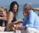 La ravissante Lisa Snowdon se fait bronzer sur une plage de South Beach, à Miami, en février 2011.