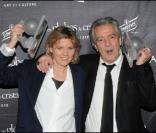 Florence Aubenas et Pierre Arditi à la cérémonie des Globes de Cristal, le 7 février 2011, à Paris.