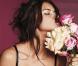 La ravissante Adriana Lima pose pour la collection Saint-Valentin 2011 de la marque de lingerie Victoria's Secret.