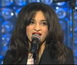 Camelia Jordana interprète son tube  Non non non . Elle concourt ce soir dans la catégorie Révélation public.
