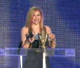 Avril Lavigne remet le trophée de la Révélation scène, aux Victoires de la Musique 2011, au Zénith de Lille, mercredi 9 février 2011.