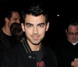 Joe Jonas au concert de charité des Black Eyed Peas, à The Music Box, à Los Angeles, le 10 février 2011 