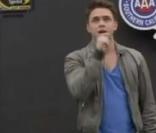 Jesse McCartney lors d'une finale de Nascar en 2009