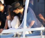 Eva Longoria et Eduardo Cruz sur un yacht à Miami le 5 février 2011
