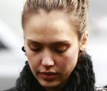 Jessica Alba dans les rues de Los Angeles avec sa petite Honor le 18 février 2011
