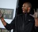 Kobe Bryant rejoint le Grauman's Chinese Theater, à Los Angeles, et laisse ses empreintes de mains et de pieds dans le ciment. Il devient le premier sportif à avoir le privilège d'y figurer.