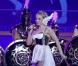 Kylie Minogue se produit sur la scène de la Herning Multi-Arena, à Herning, au Danemark, pour le premier concert de son Aphrodite - Les Folies World Tour, samedi 19 février.
