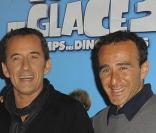 Christophe Dechavanne et Elie Semoun. Christophe souhaiterait-il prendre la place d'Elie sur les planches ?  