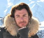 Michaël Youn a débuté à la télé dans le Morning Live où il faisait déja l'acteur. C'est donc sans surprise qu'on l'a retrouvé au théâtre pour son one-man show et régulièrement au cinéma.  