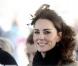 Kate Middleton, avec son prince William, inaugurent un canoë de sauvetage à Anglesey, au pays de Galles, le 24 février 2011.