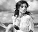 La Suédoise - comme son physique ne l'indique pas - Johanna Lundback a échoué à représenter son pays pour le concours Miss Univers 2009. Alors elle trouve d'autres moyens de se faire remarquer...
