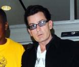 Charlie Sheen quitte les locaux de CNN à Los Angeles, le 28 février 2011
