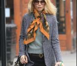 Claudia Schiffer dans les rues de Londres le 2 mars 2011