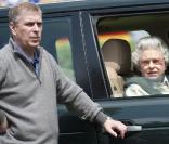 La position d'ambassadeur du commerce britannique du prince Andrew, second fils de la reine Elizabeth II, est de plus en plus décriée du fait de ses amitiés délétères...