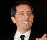 Gad Elmaleh entamera le tournage de  Un bonheur n'arrive jamais seul  en mai 2011. 