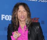  Steven Tyler passe la soirée avec les 13 finalistes d'American Idol au Grove à Los Angeles le 3 mars 2011 