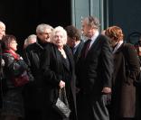 Frédéric Mitterrand quittant l'église Saint-Roch où se sont déroulées les obsèques d'Annie Girardot le 4 mars 2011 à Paris