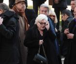 Line Renaud, Alain Delon et Mireille Darc quittant l'église Saint-Roch où se sont déroulées les obsèques d'Annie Girardot le 4 mars 2011 à Paris