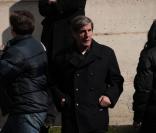 Bernard Menez quittant l'église Saint-Roch où se sont déroulées les obsèques d'Annie Girardot le 4 mars 2011 à Paris