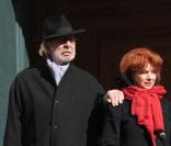 Jean-Pierre Marielle et sa femme quittant l'église Saint-Roch où se sont déroulées les obsèques d'Annie Girardot le 4 mars 2011 à Paris