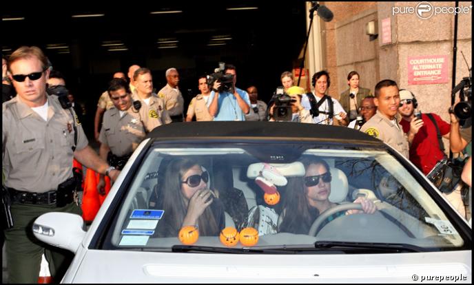 Britney arrive au tribunal pour une audition dans le cadre de son divorce 
