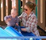 Rebecca Gayheart et sa fille Billie Beatrice (4 mars à Los Angeles)