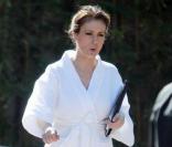 Alyssa Milano, enceinte, sur le tournage de <em>Breaking in</em>, à Los Angeles, le 1er mars 2011.