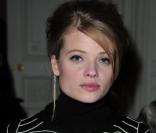 <p>Mélanie Thierry lors du défilé Yves Saint Laurent, par Stefano Pilati pour la collection automne/hiver 2011/2012 prêt à porter à l\'Hôtel Salomon de Rotschild le 7 mars 2011 à Paris</p>