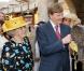 La reine Beatrix, accompagnée de son fils le prince héritier Willem-Alexander et son épouse la très preppy princesse Maxima, en visite d'Etat au Qatar en mars 2011 (le 9).