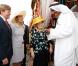 La reine Beatrix, accompagnée de son fils le prince héritier Willem-Alexander et son épouse la très preppy princesse Maxima, en visite d'Etat au Qatar en mars 2011 (le 9).