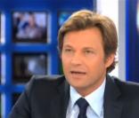 Laurent Delahousse présente les JT du week-end sur France 2.